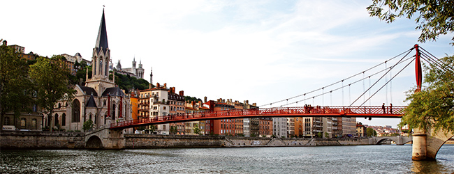 LISA-Sprachreisen-Franzoesisch-Lyon-Bruecke-Gourmets-Sternerestaurants-Ausgehen-Altstadt-Kulisse-Aussicht