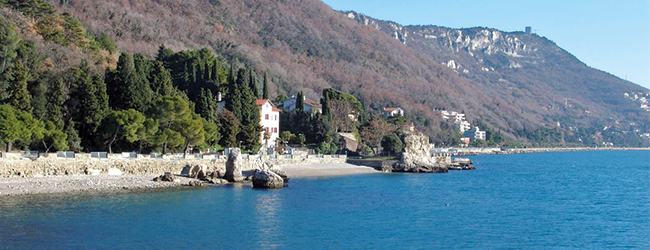 LISA-Sprachreisen-Italienisch-Triest-Meer-Kueste-Aussicht-Waelder-Berge